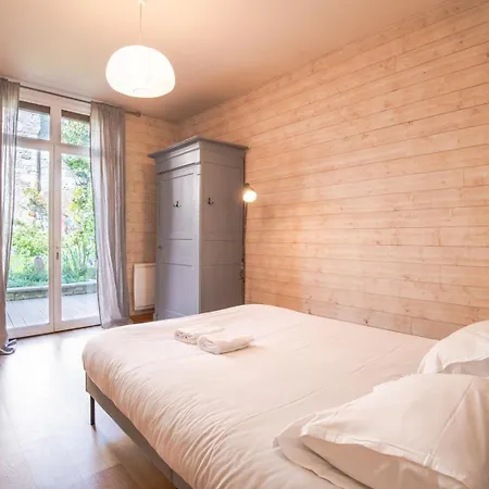 In The Heart Of Silence - House Tours